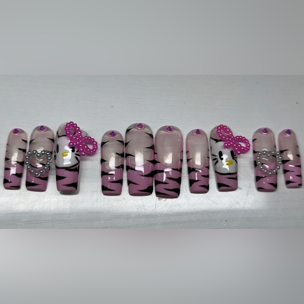 Hello kitty press on nails